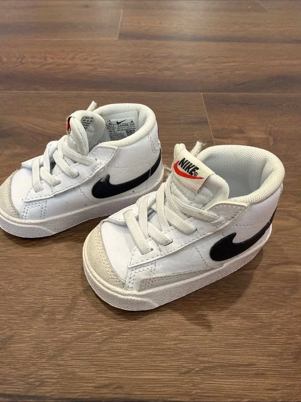 Nike Blazer Mid ‘77 size 4C